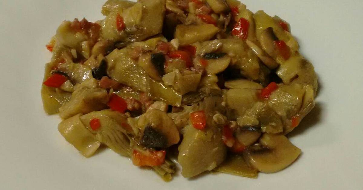 Alcachofas en salsa de jamón y champiñones