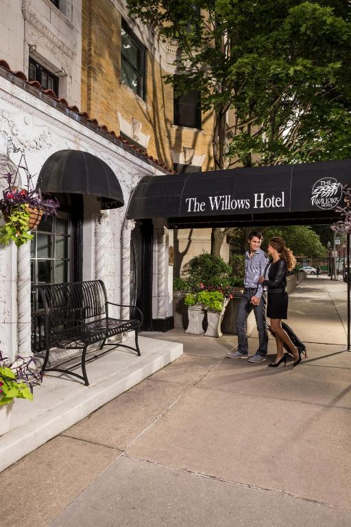 The Willow Hotel