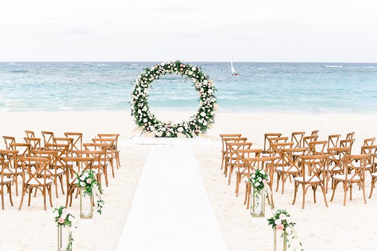 8. Kukua Beach Club