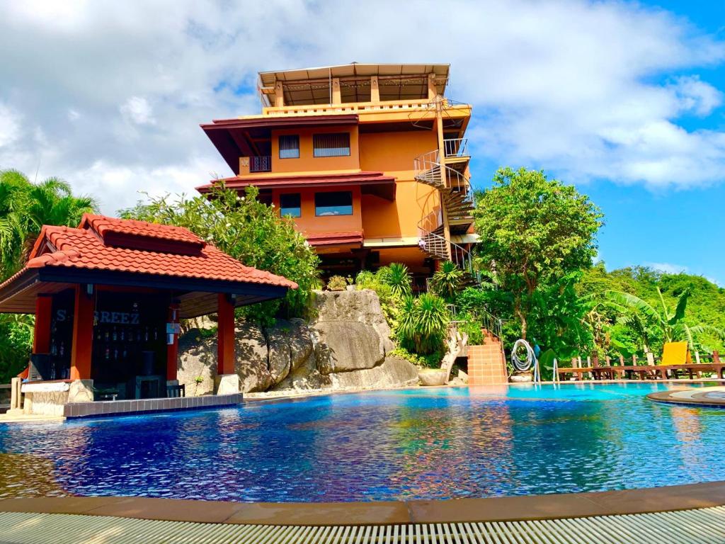 6. Coastal Breeze Resort