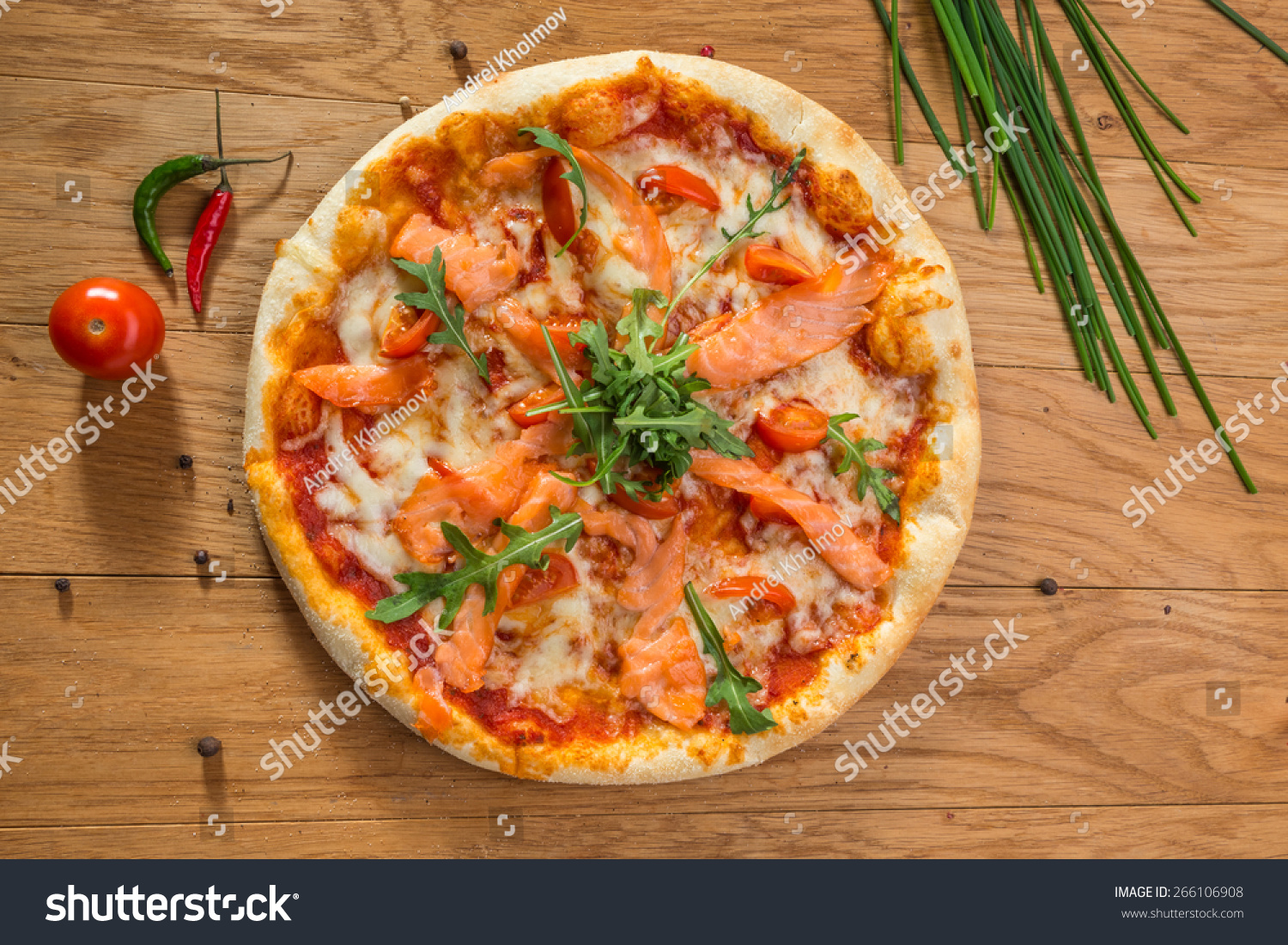 Pizza de salmón ahumado y crema agria