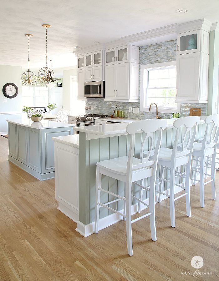 Seashell-Inspired Gray Kitchen Hardware