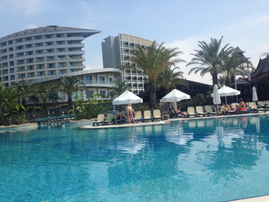 4. Royal Wings Hotel