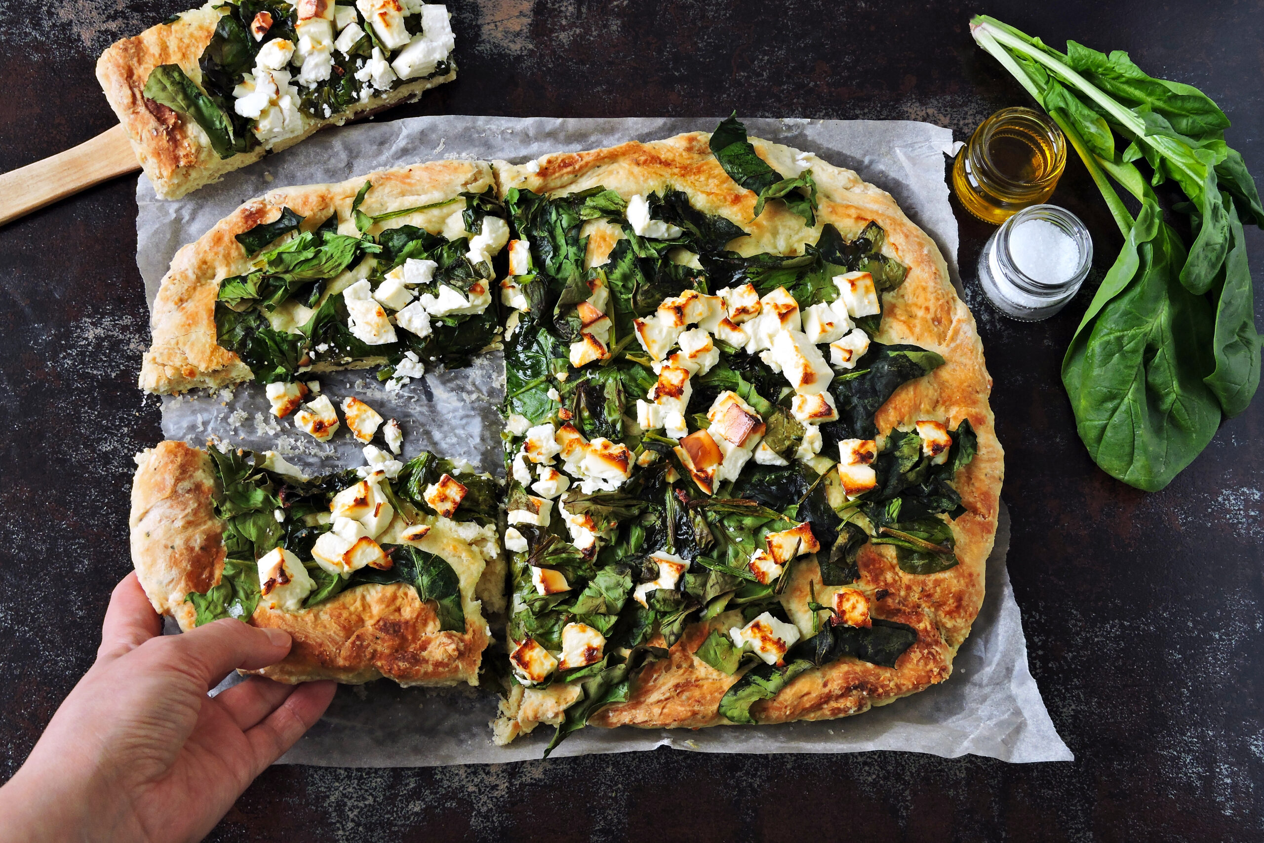 Pizza de espinacas y ricotta con huevo