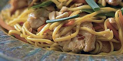 Peanut Satay Chicken Chowmein