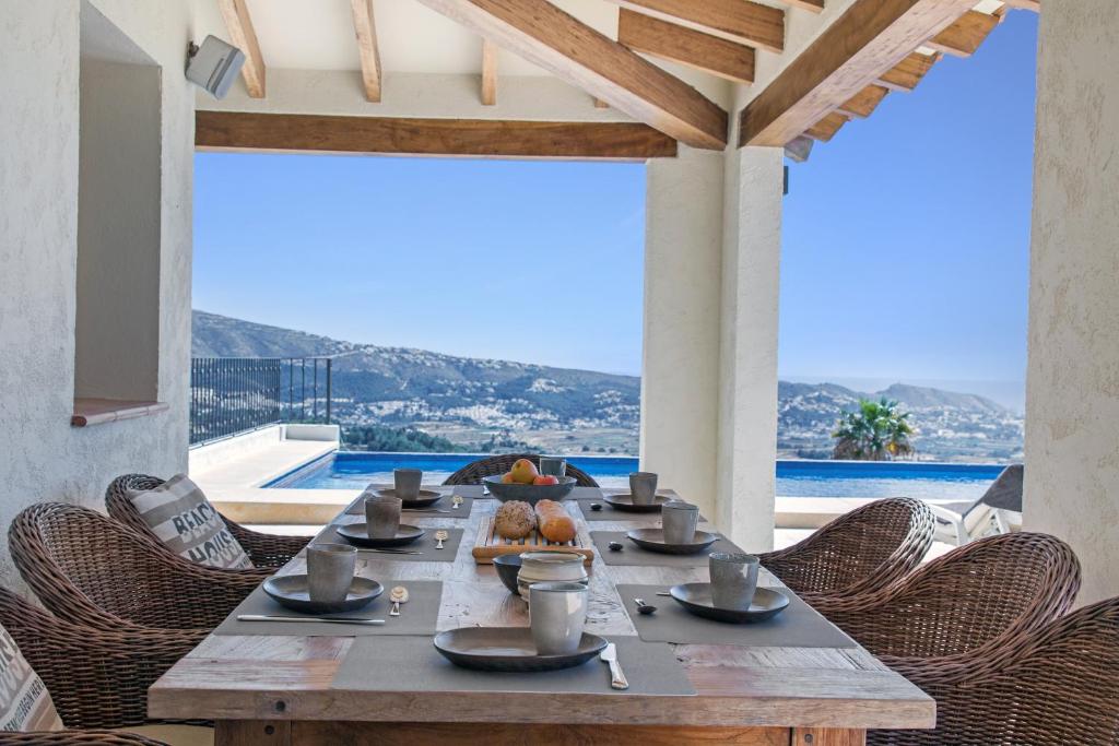 Charming Villa with Panoramic Views