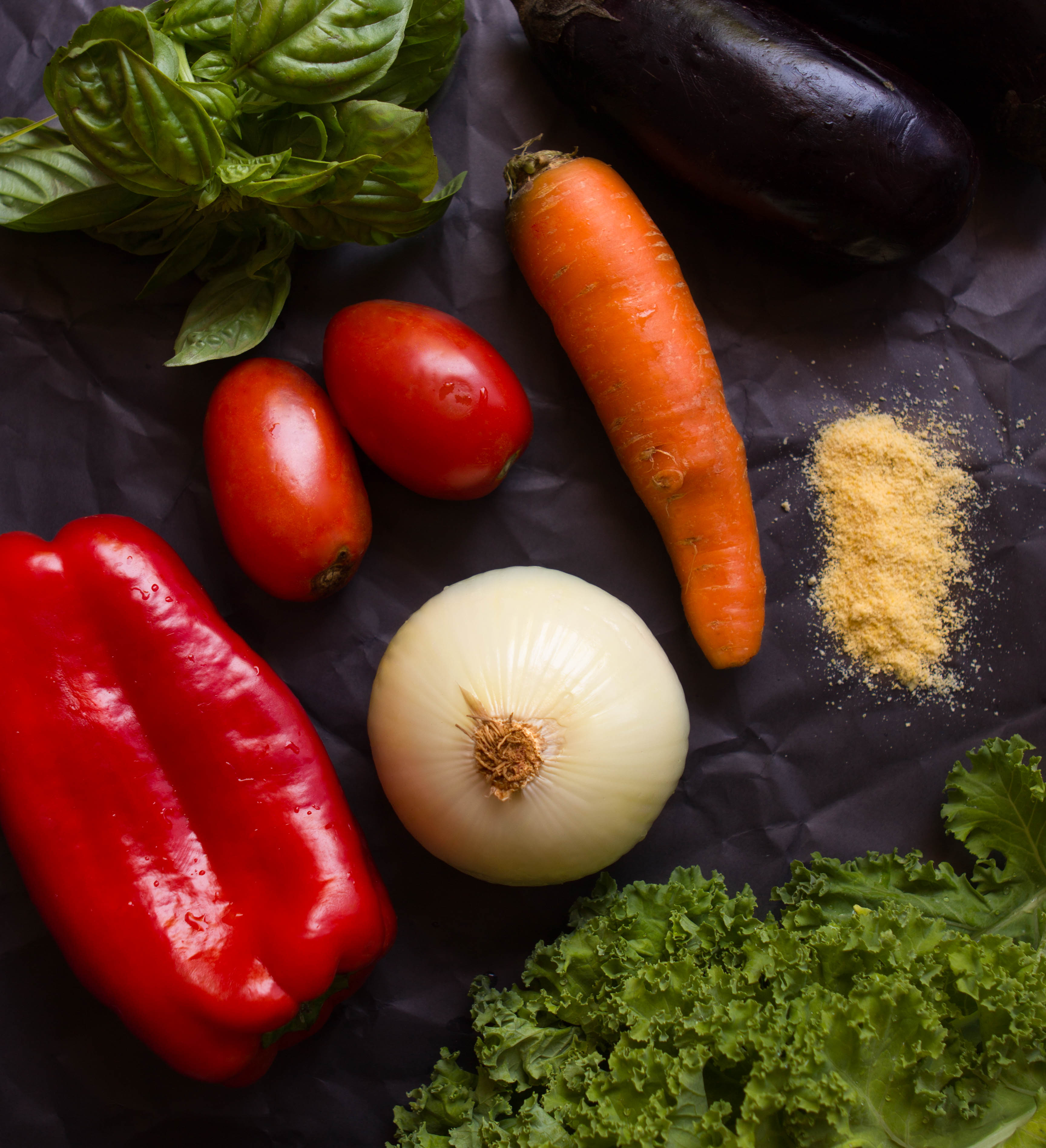Polenta con salsa de tomate y berenjenas