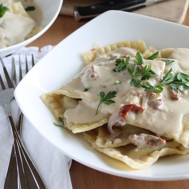 Ravioli con salsa de limón y ajo