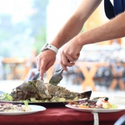 Bacalao a la vizcaína con almejas y langostinos: una opción saludable y sabrosa
