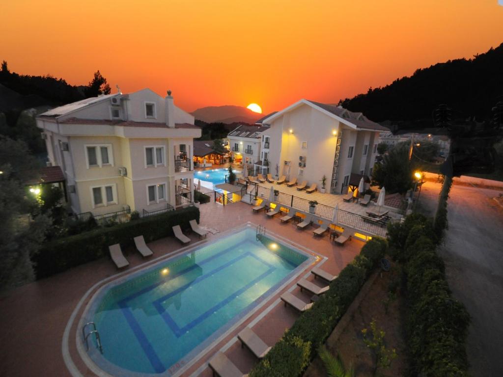 7. Coastal Breeze Hotel