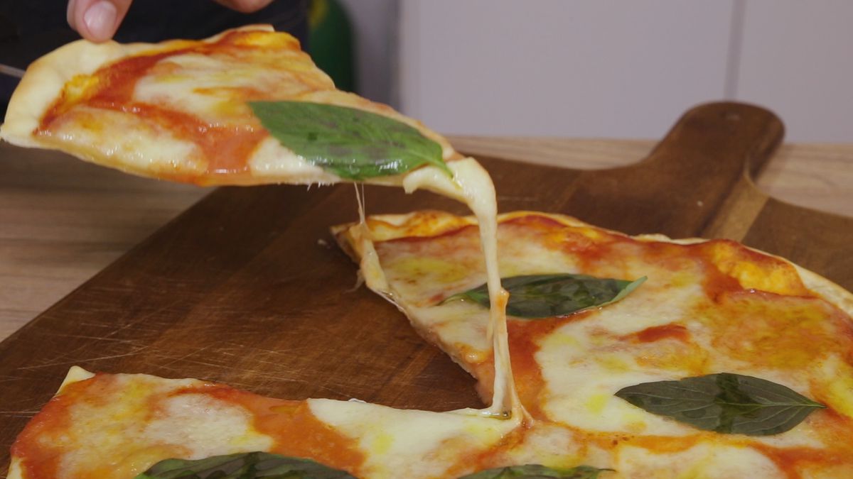 Pizza Margherita con masa de berenjena