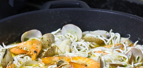 Receta de Bacalao al pil-pil con gambas y almejas a la francesa