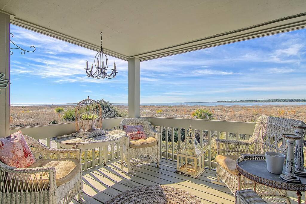 Beachfront Villa with Spectacular Sunsets
