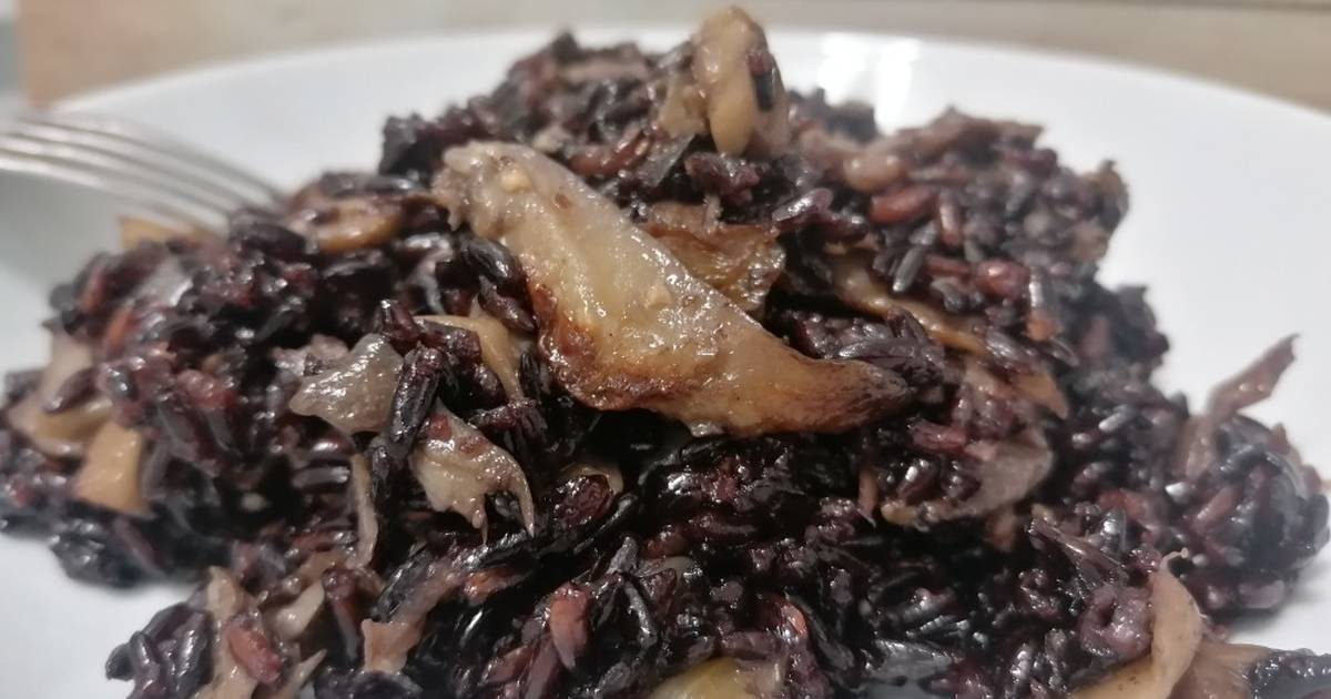 Arroz negro con setas
