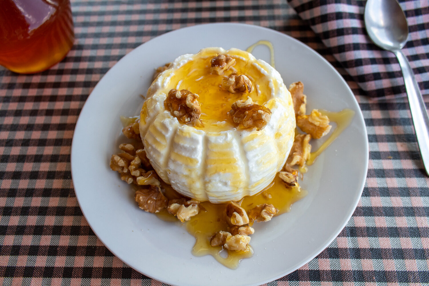 Cocktail de queso fresco con miel y nueces