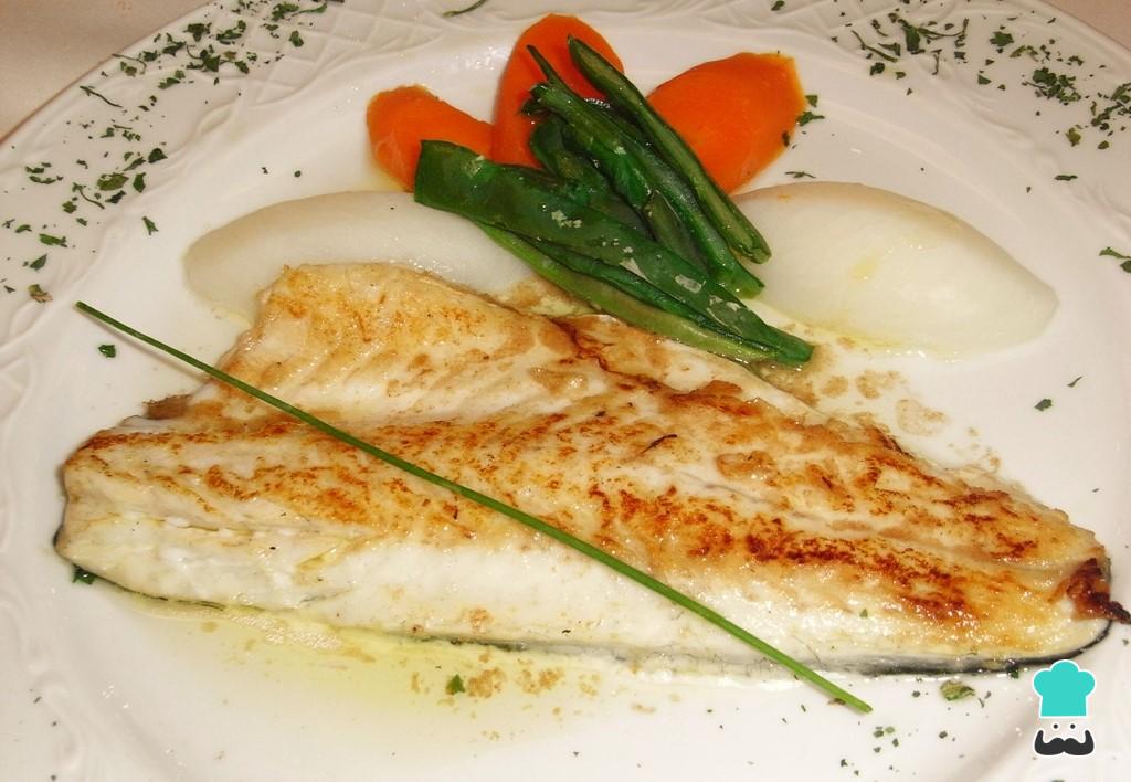 Receta de Pescadilla a la plancha con salsa de mantequilla y ajo