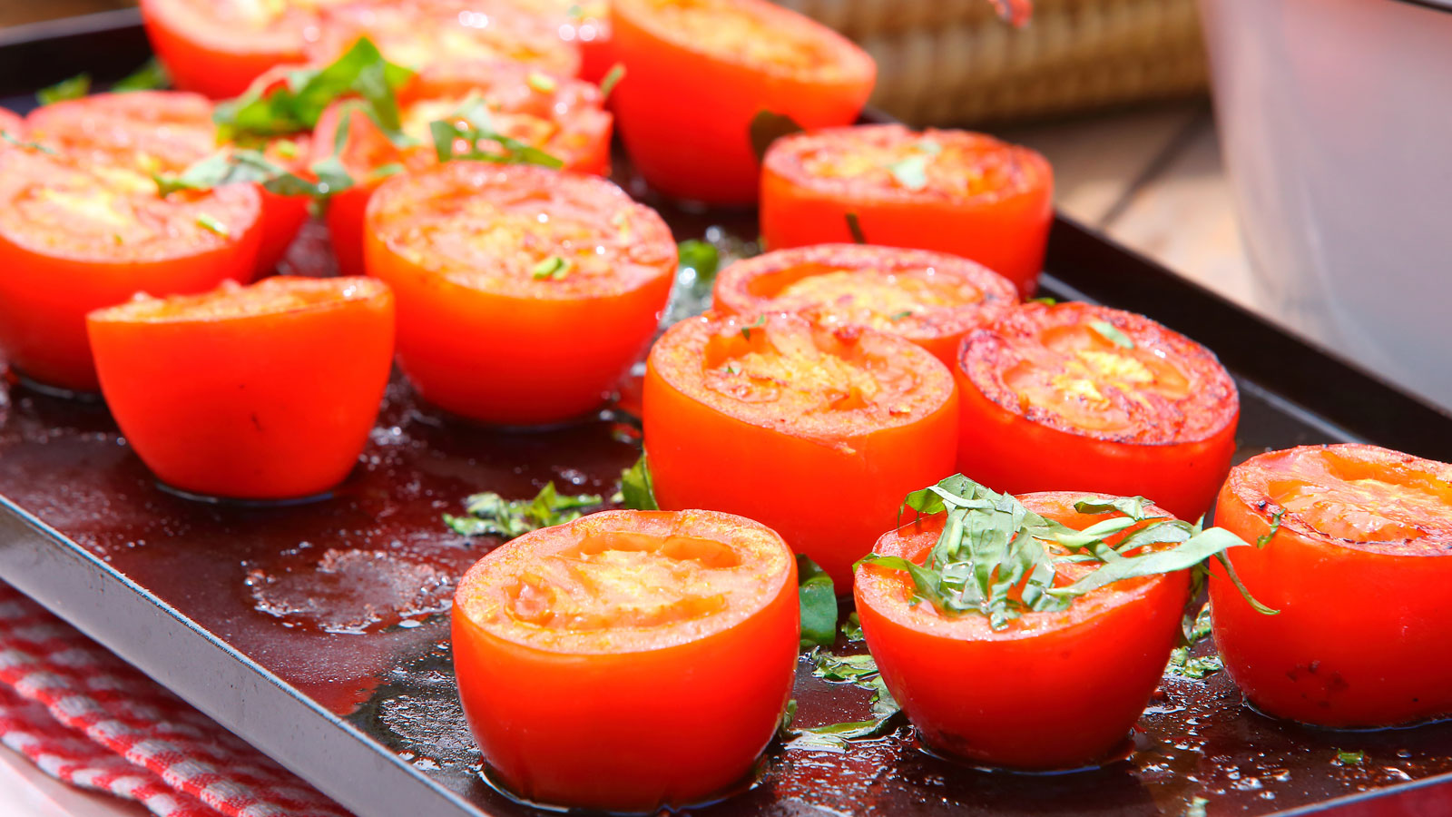 Tomates a la plancha con albahaca