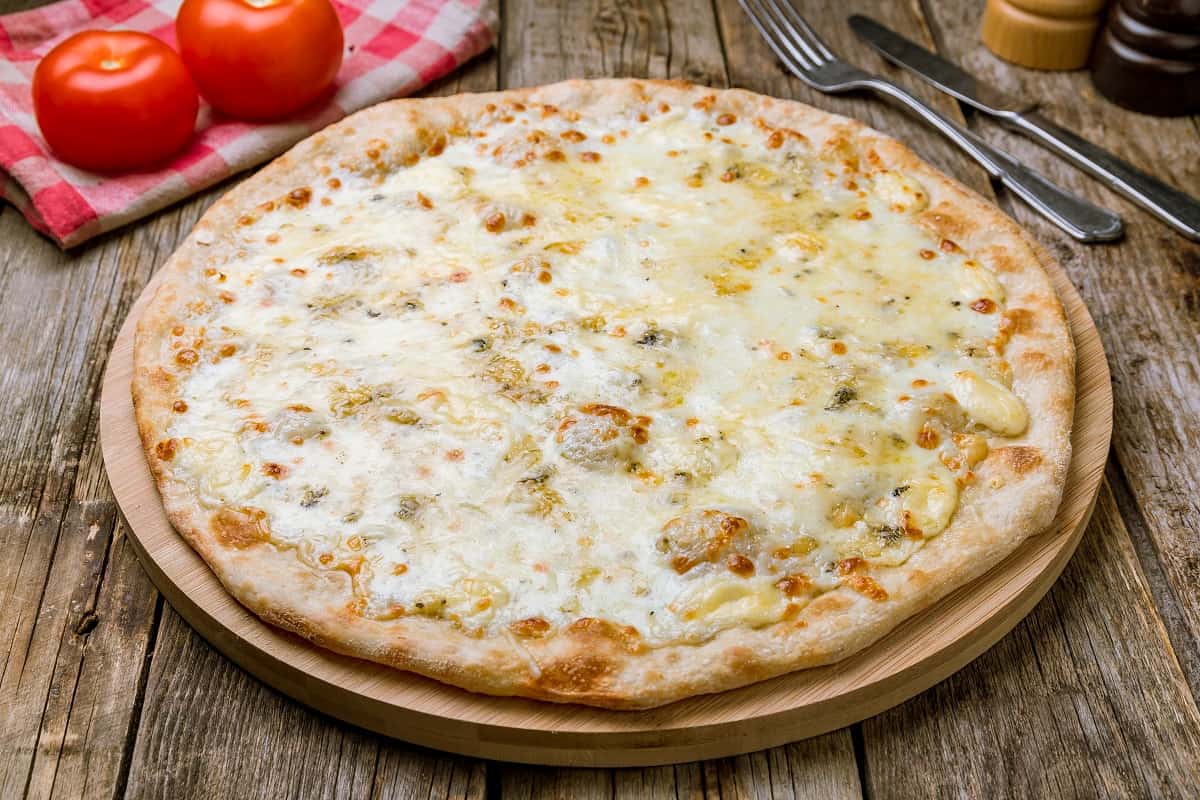 Pizza de cuatro quesos