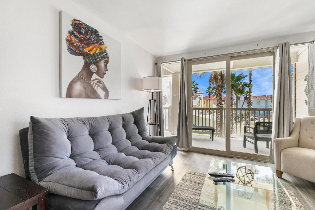 Modern Condo with Ocean Views
