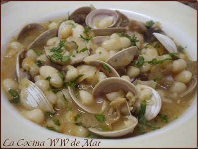 Receta de Pochas con almejas y setas