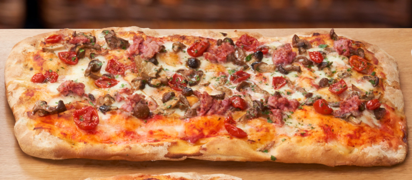 Pizza de setas y salchicha