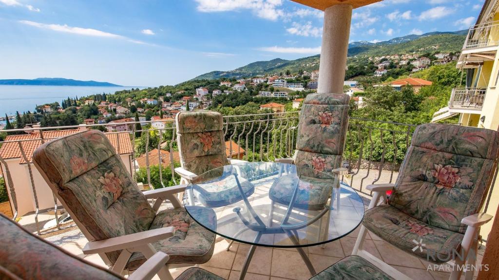 Spacious Apartment with Panoramic Views