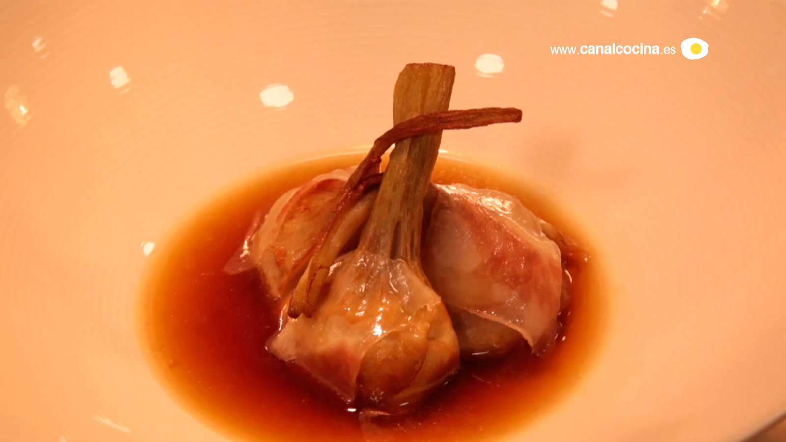 Alcachofas con jamón al estilo francés