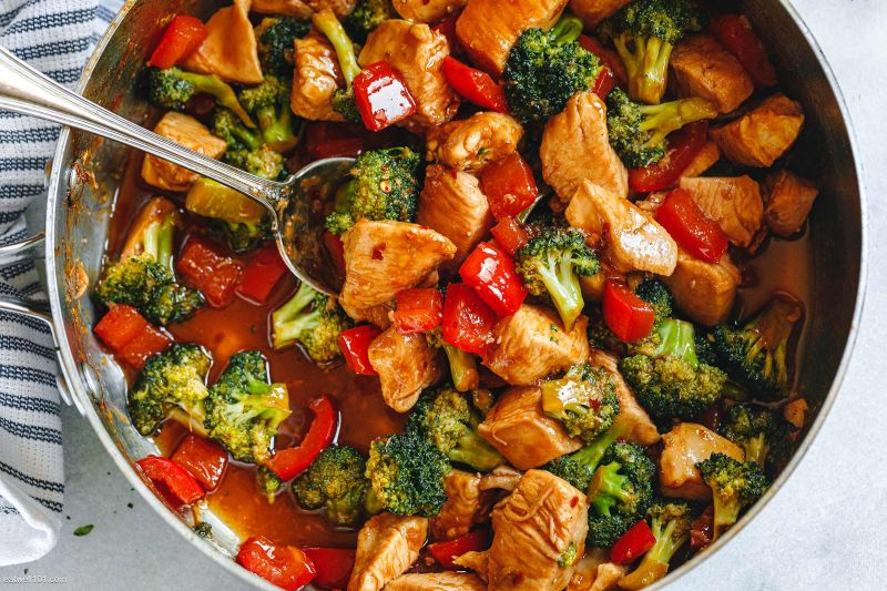 Chicken Thigh Stir-Fry with Broccoli and Bell Peppers
