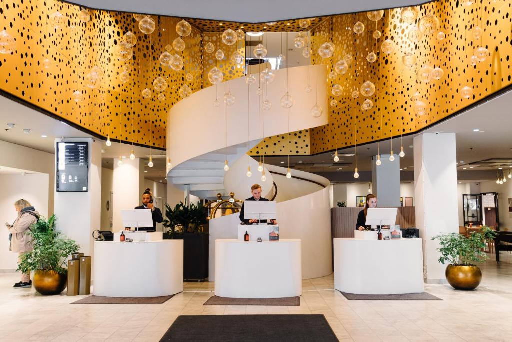 Hotel C