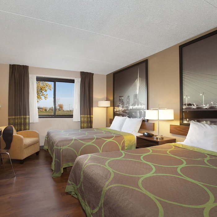 Hotel 8