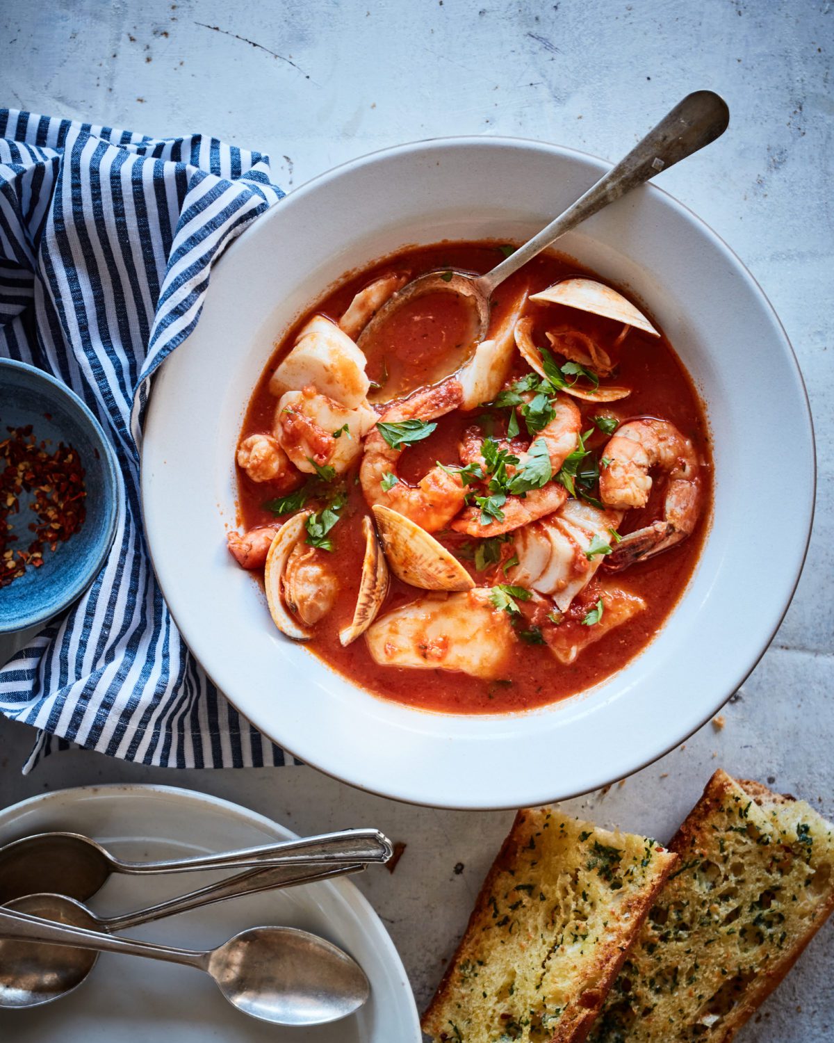 Cioppino de mariscos y quinoa