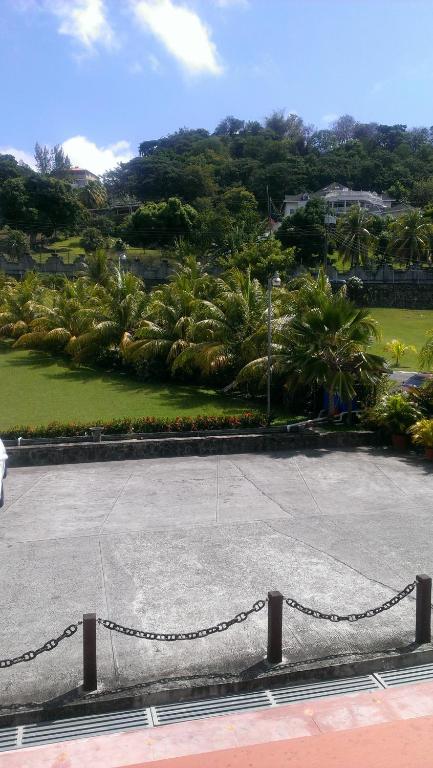 6. Paradise Beach Hotel