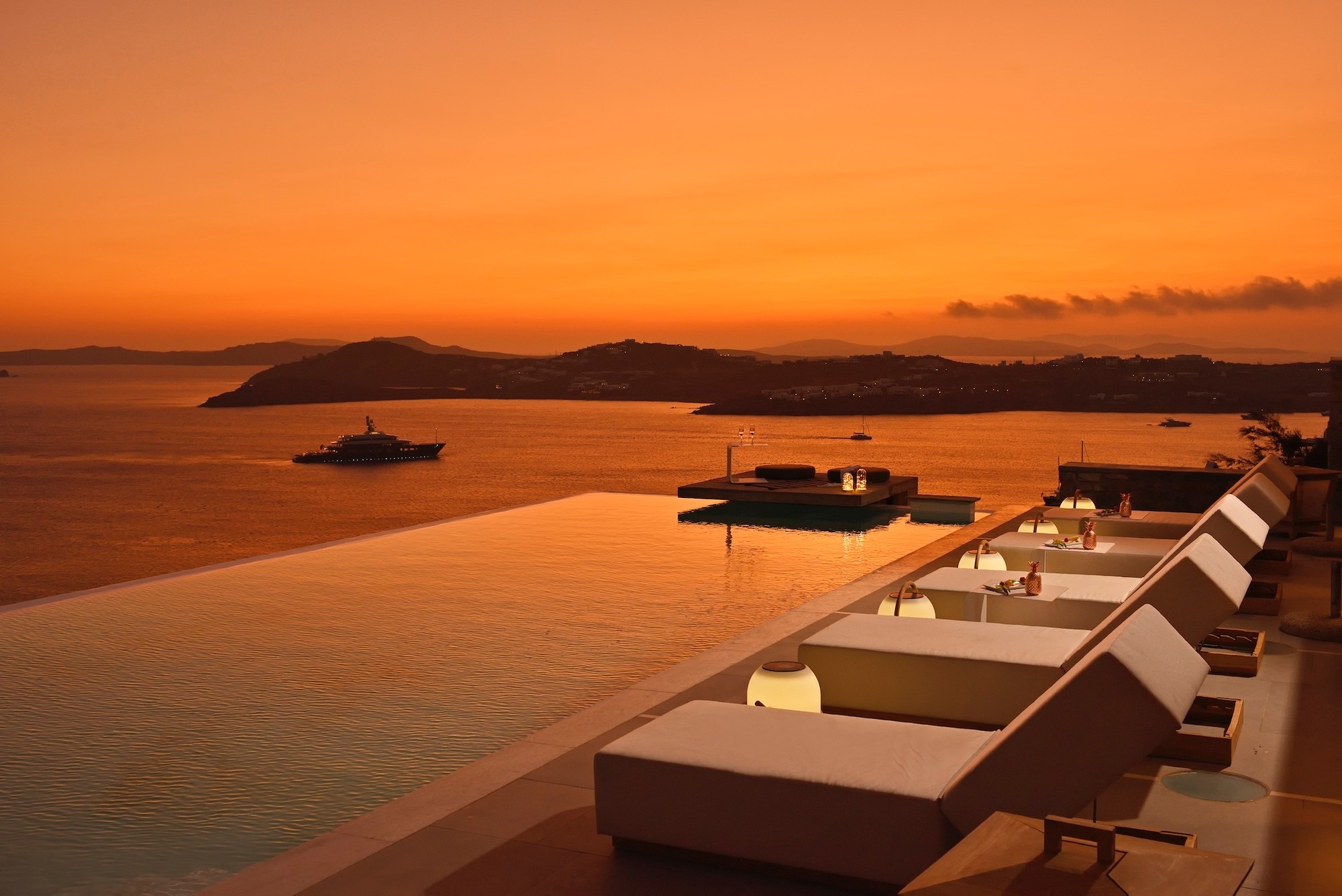 Modern Villa with Infinity Pool
