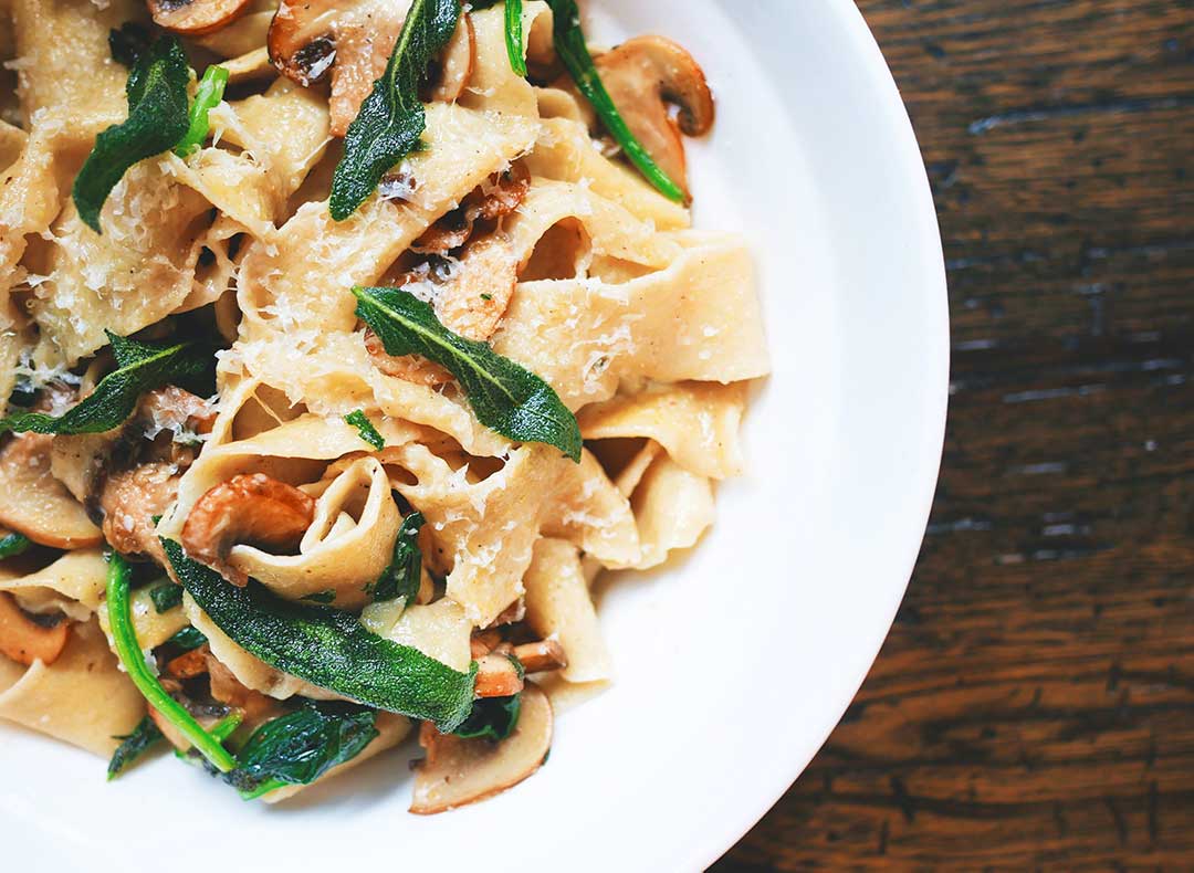 Pappardelle con salsa de jabalí y cebolla caramelizada