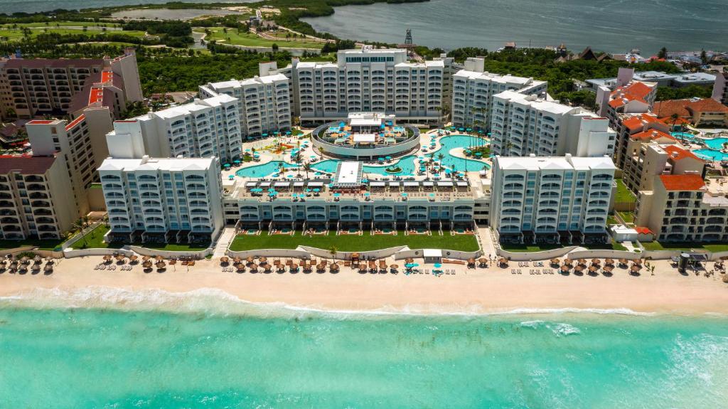 6. Beachfront All-Inclusive Hotel