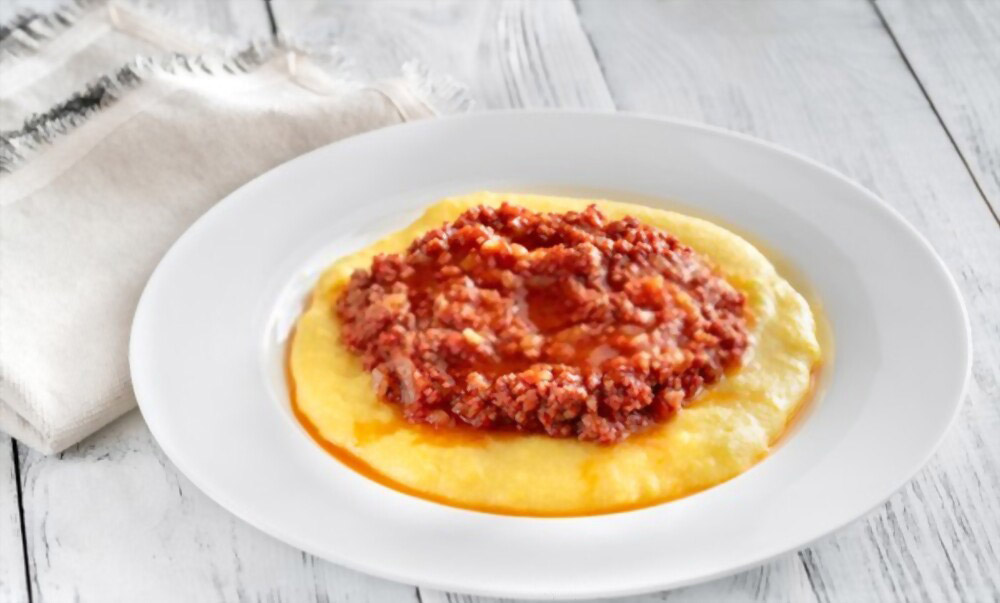 Polenta con salsa de queso