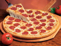 Pizza de pepperoni con robot de cocina