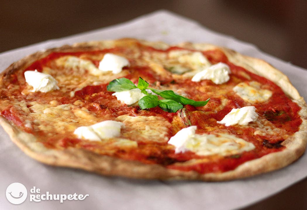Pizza Margherita con masa de pan