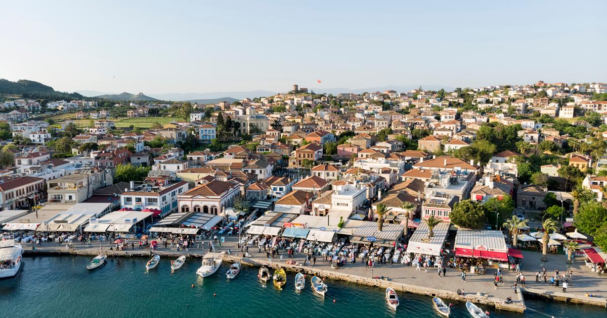 Budget-Friendly Hotel in Ayvalık with Balcony Options