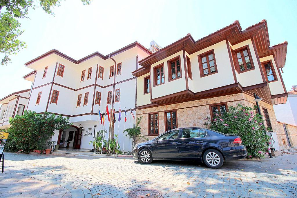 Hotel Karyatit
