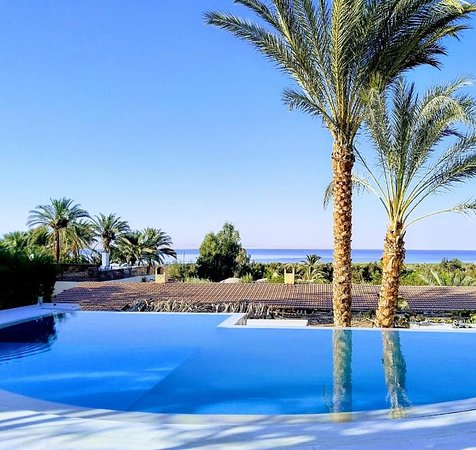 Tunis Village