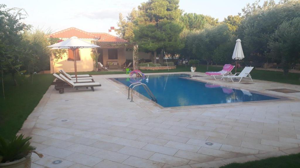 Villa with Mediterranean Garden