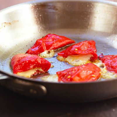 Pimientos del piquillo rellenos de queso de cabra