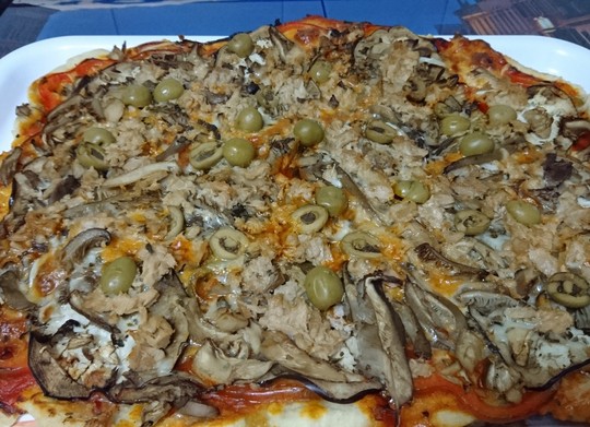 Pizza de setas y aceitunas