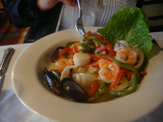Pimientos de piquillo rellenos de bacalao al ajillo
