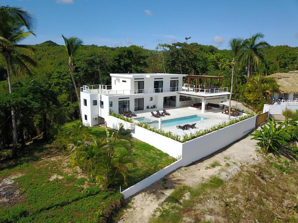 Modern Villa with Sea Views