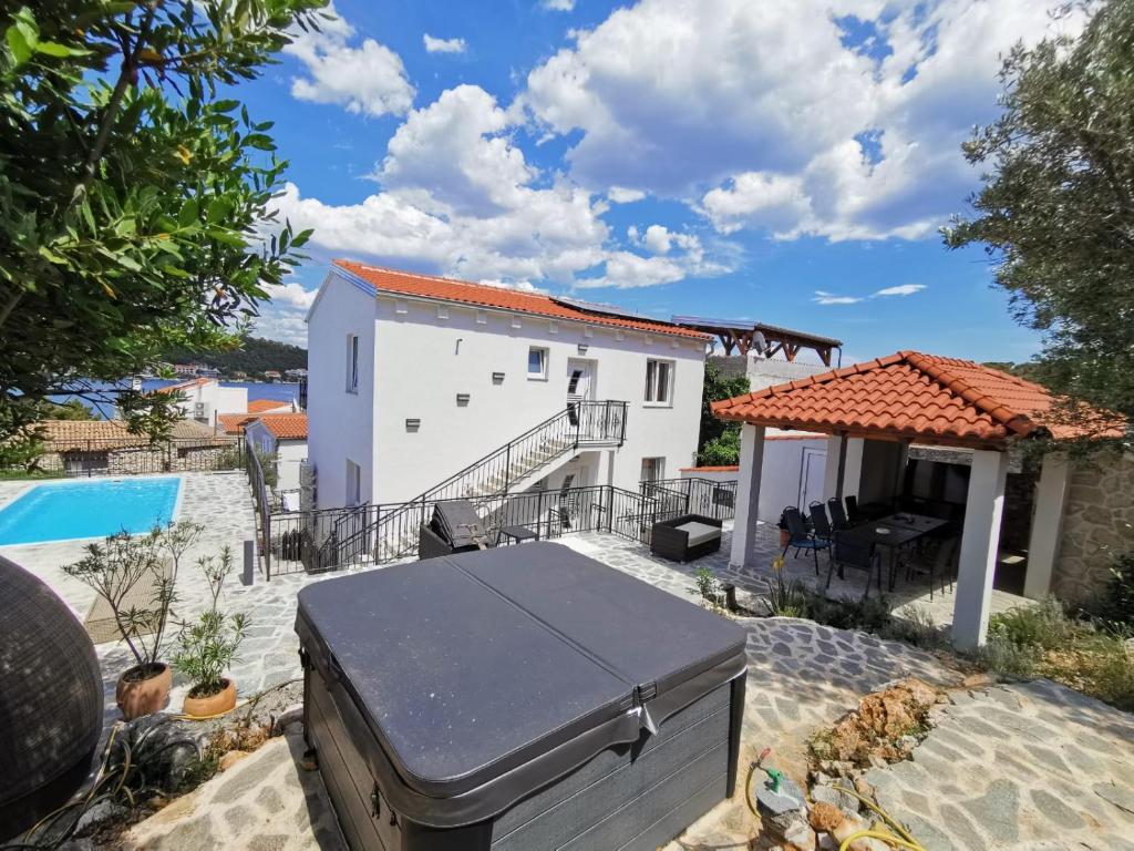 Hotel Tisno Retreat