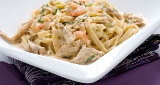 Tagliatelle con salsa de setas y gambas