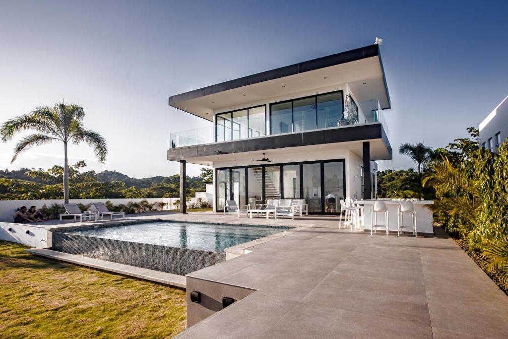Luxury Villa with Private Pool and Ocean Views