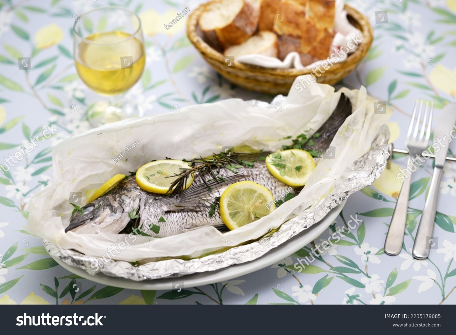 Cartoccio de Salmón con Espárragos y Tomates